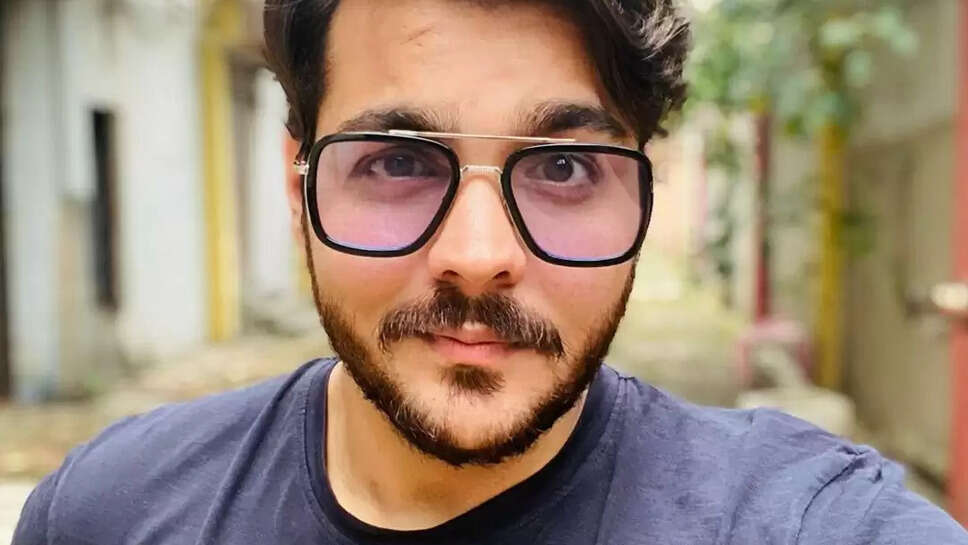 Ashish Chanchlani Age, Net Worth, Biography, Family, Girlfriend, Instagram 