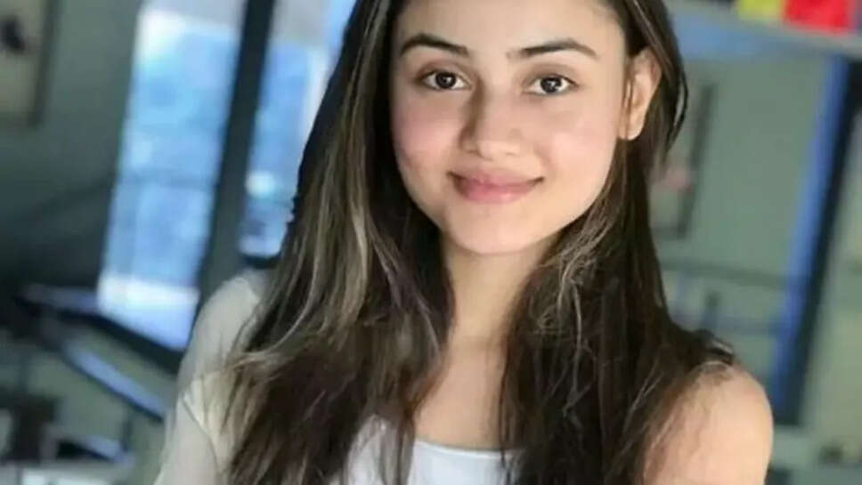 Janki Bodiwala Age, Family, Height, Movies, Awards, Net Worth, Biography 