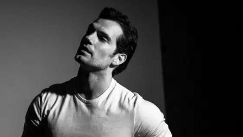 Henry Cavill Body Statistics, Height, Weight, Age