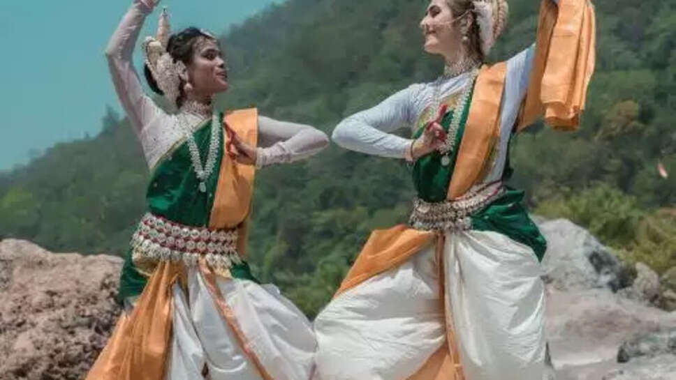 Traditional Dress of Odisha Men & Wome