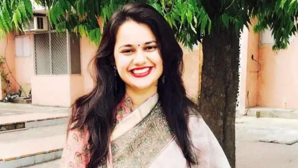  Tina Dabi Age, Biography, Husband, Career, Net Worth 