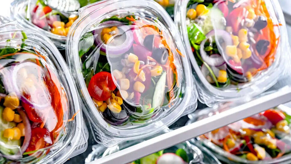 Why Packaged Salads Are Prone to Listeria Contamination: Factors That Increase the Risk
