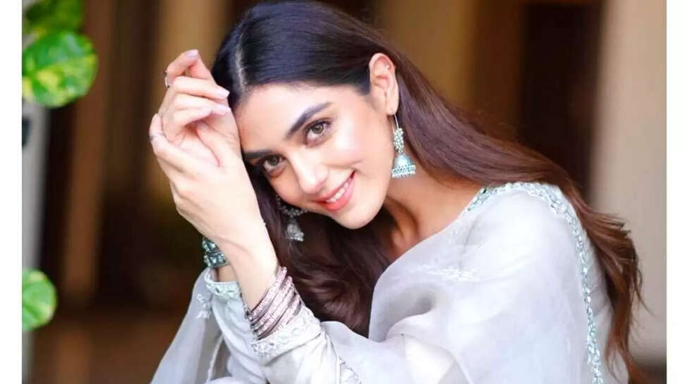 Actress Maya Ali  Biography, Age, Family, Wiki 