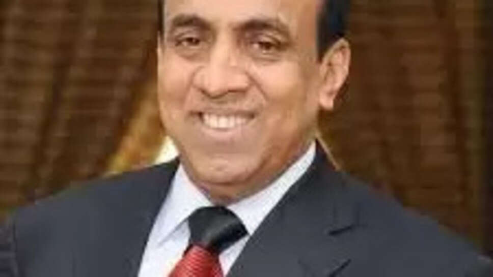 B. Ravi Pillai
