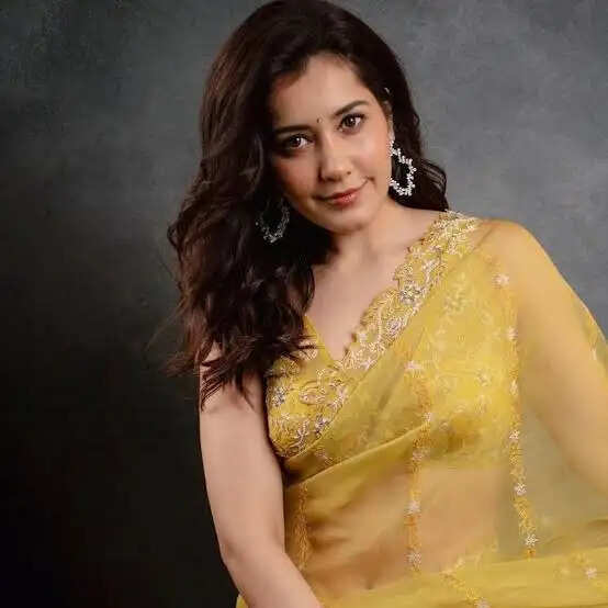 Rashi Khanna Biography, Age, Height, Career, Net Worth, Husband