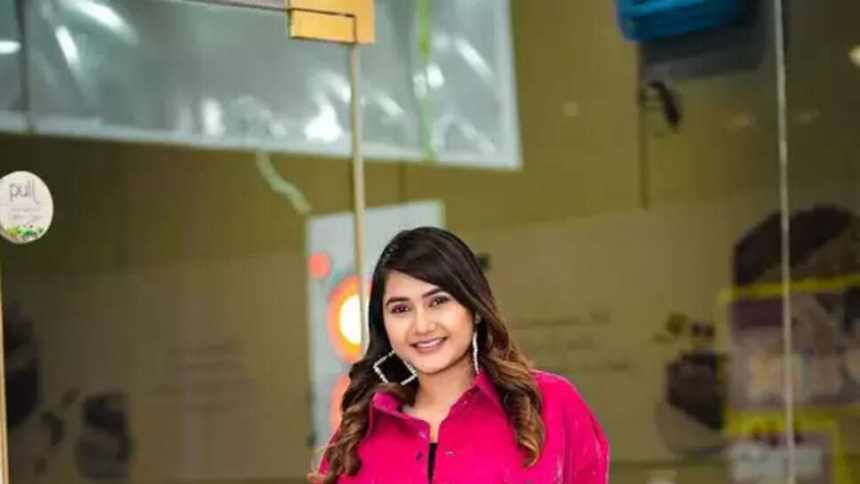 Divya Upadhyay Wiki, Biography, Age, Height, weight, Birthday, family, Net Worth