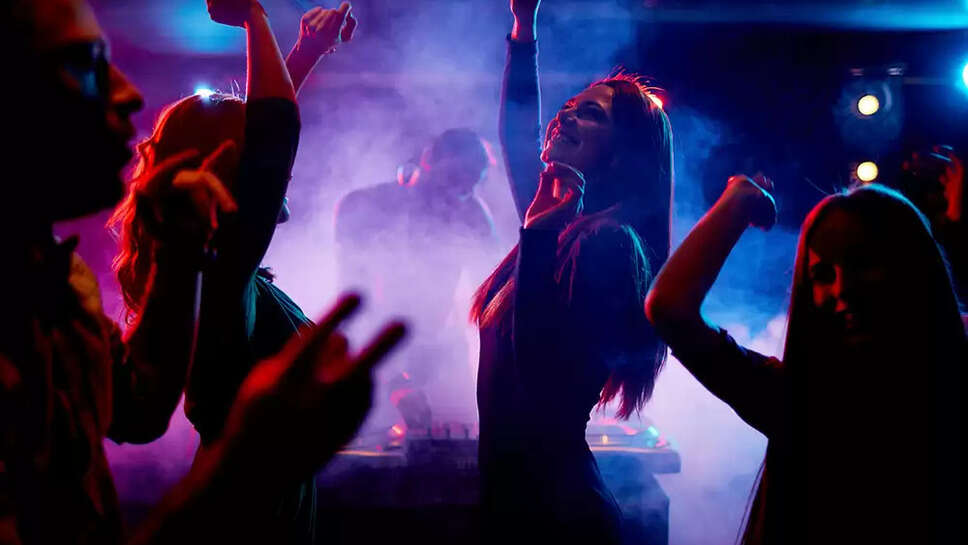 Top 5 Dance Bars In The Kolkata City