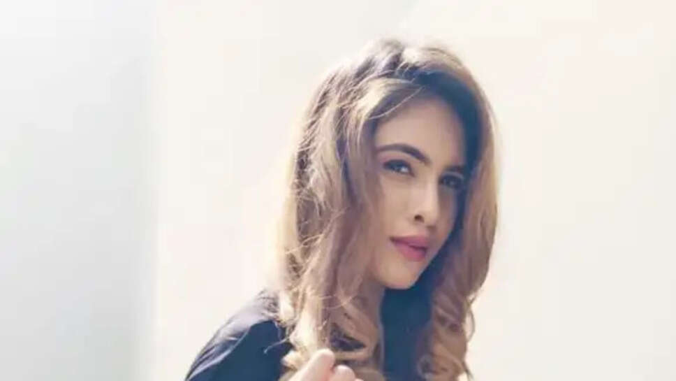 Top 10 Hottest Female Indian Models In 2022 With Pics!