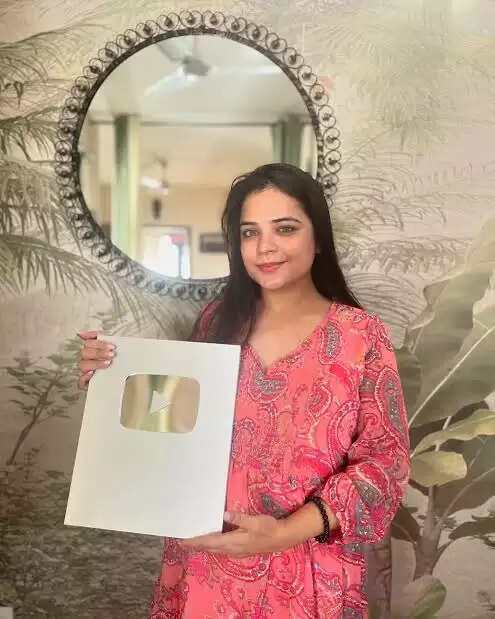 IAS Saloni Khanna Age, Biography, Husband, Family, Wiki, Pics