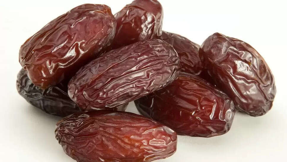 Benefits of Eating Dates for Your Skin, Hair & Health Explained
