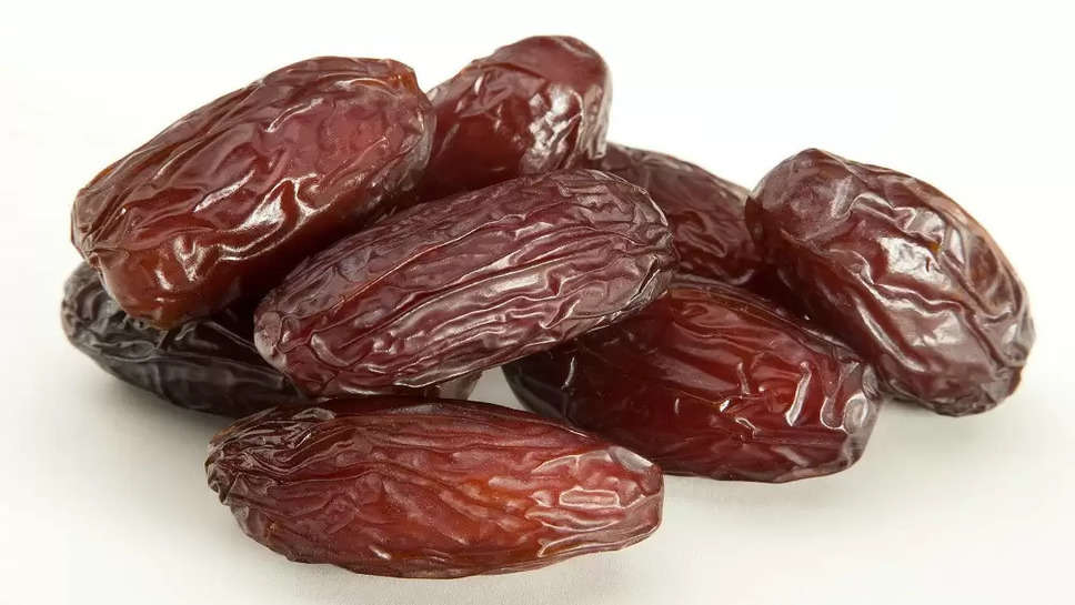 Benefits of Eating Dates for Your Skin, Hair & Health Explained
