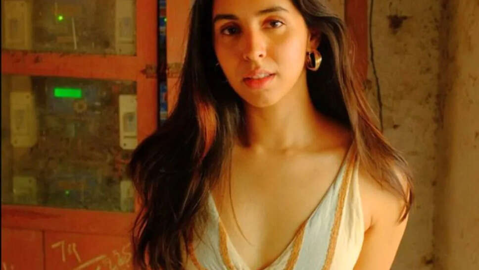 Kajol Chugh Biography, Age, Height, Amber Girls Schools Casts, Career 