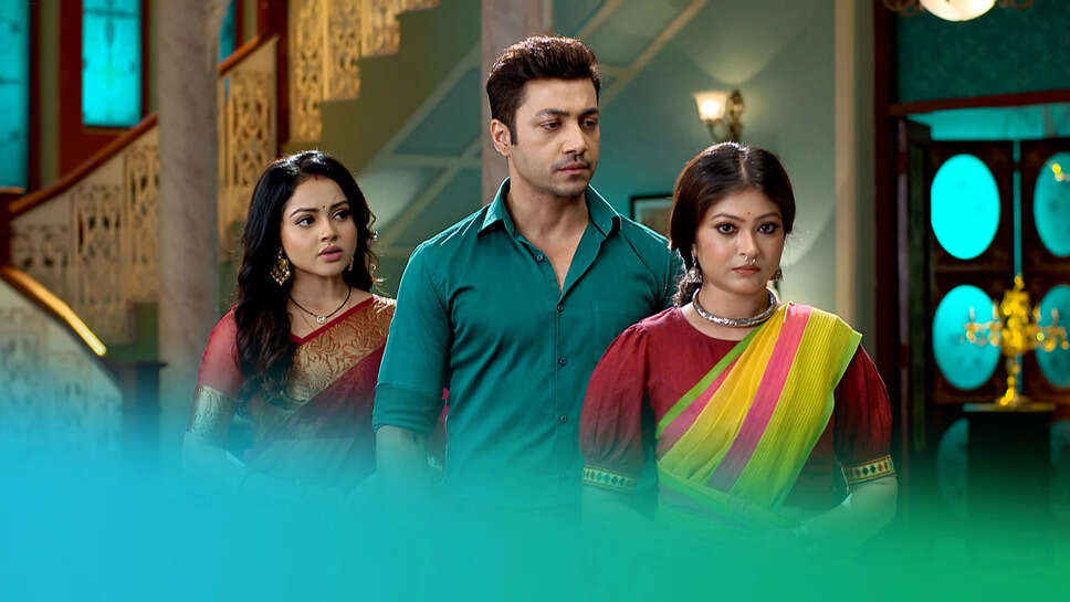 Tumi Ashe Pashe Thakle