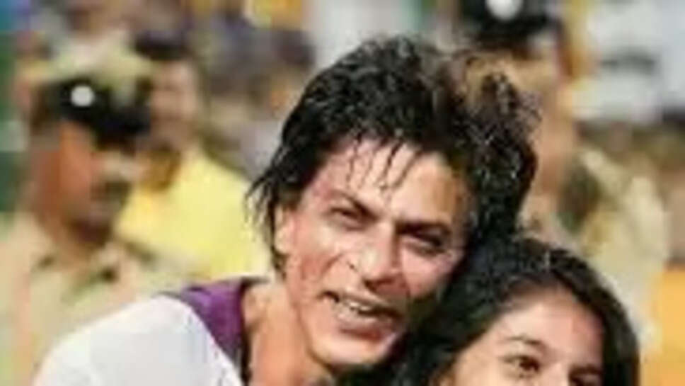 Shah Rukh Khan reveals what he wrote in the journal gifted to Suhana Khan; Throwback video goes VIRAL