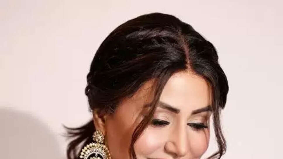 Mrunal Thakur, Age, Height, Weight, Size, Birthday, Husband, Family, Biography In 2025    