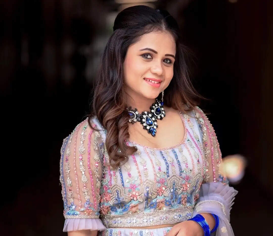 Top 10 Vijay Tv Anchors