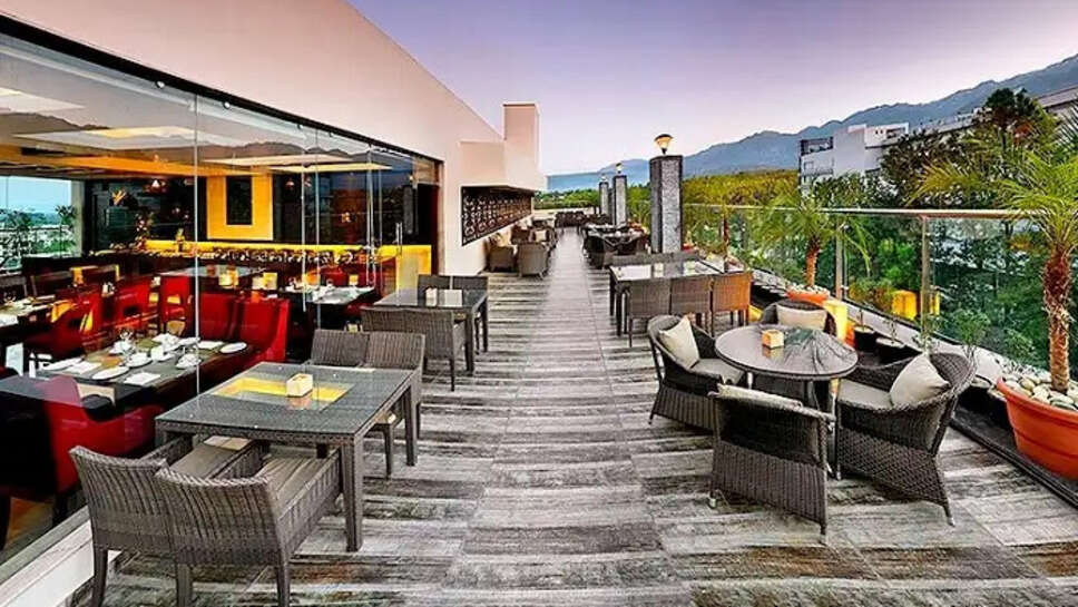 cafes and restaurants 