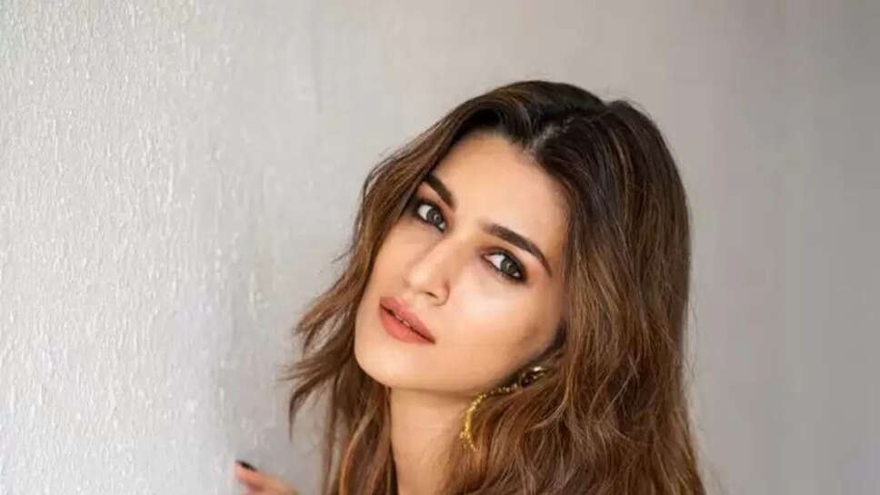 KRITI SANON: BIOGRAPHY, AGE, LIFE STORY & FACTS