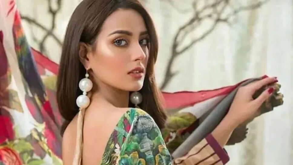 Iqra Aziz (Yasir) Age, Height, Biography, Net Worth, Boyfriend, Husband