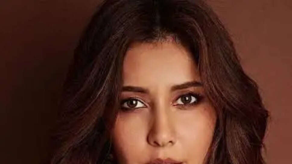 Rashi Khanna Biography, Age, Height, Career, Net Worth, Husband