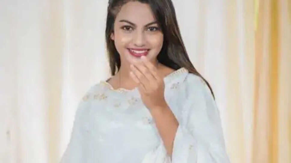  Cute Beauty Khan Age, Biography, Net Worth, Instagram