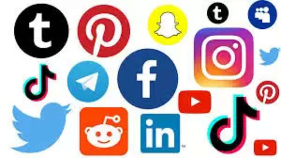 Top 10 Advantages & Disadvantages of Social Media in 2023