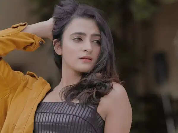 Ayesha Kapoor Biography, Age, Height, Career, Net Worth In 2025