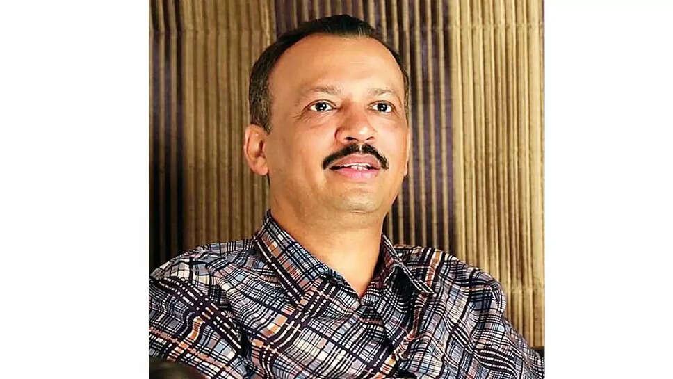 Sena's Milind Narvekar Age, Wife, Family, Height, biography