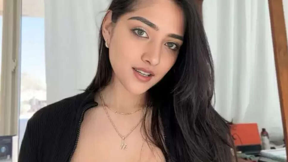 ‎Aanya Advani Biography: Wiki, Age, Boyfriend, Family, Photos, Videos In 2025