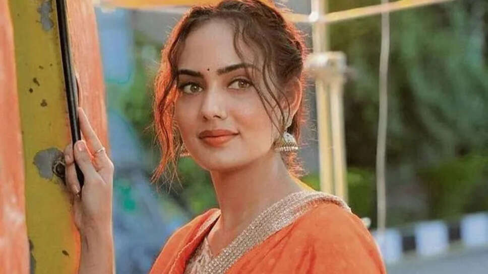 Himanshi Parashar Age, Biography, Career, Family, Awards